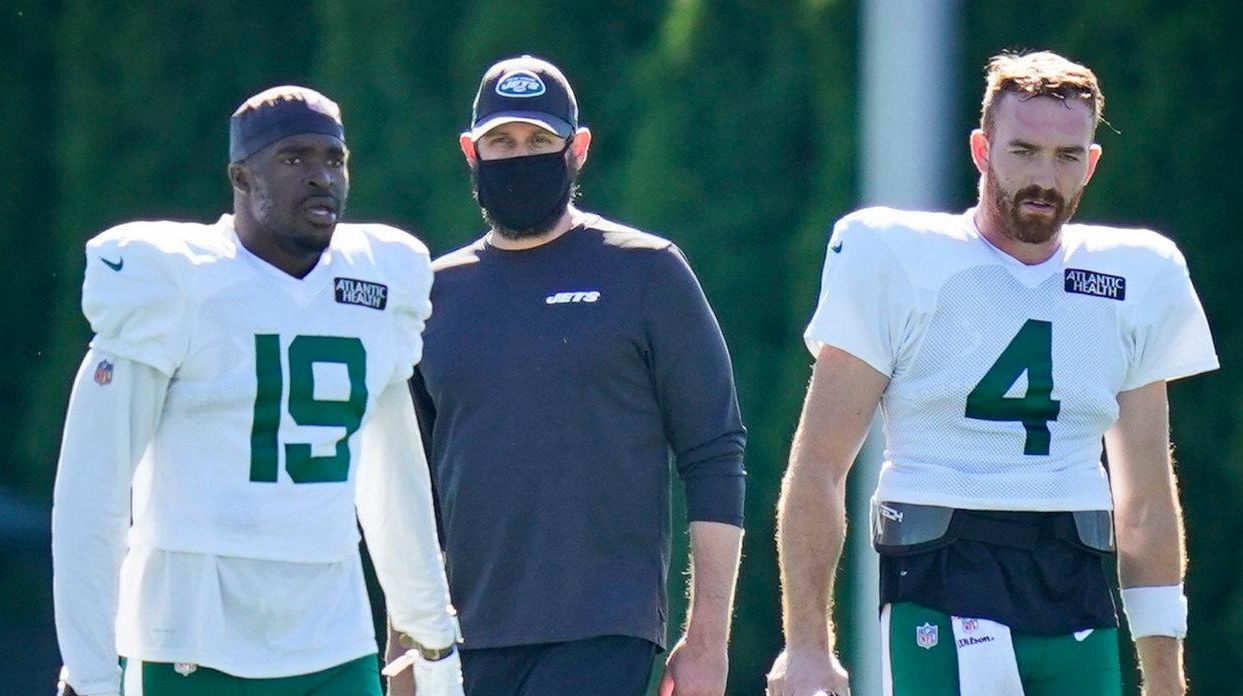 Jets' starting offense, defense unimpressive in intrasquad scrimmage