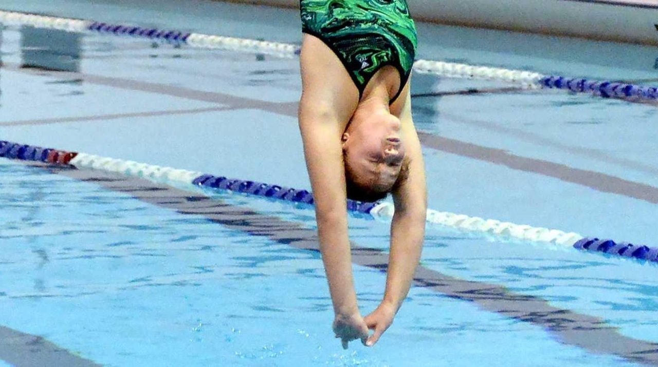 Lindenhurst's Grace Reeves leads Suffolk divers to state meet - Newsday