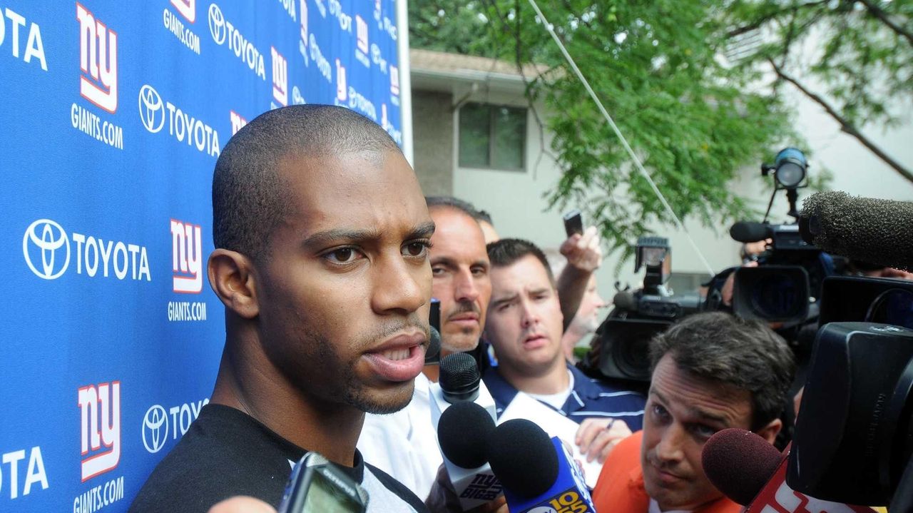 NY Giants' Victor Cruz, kicked out of UMass twice, gets act together,  emerges as crowd favorite – New York Daily News