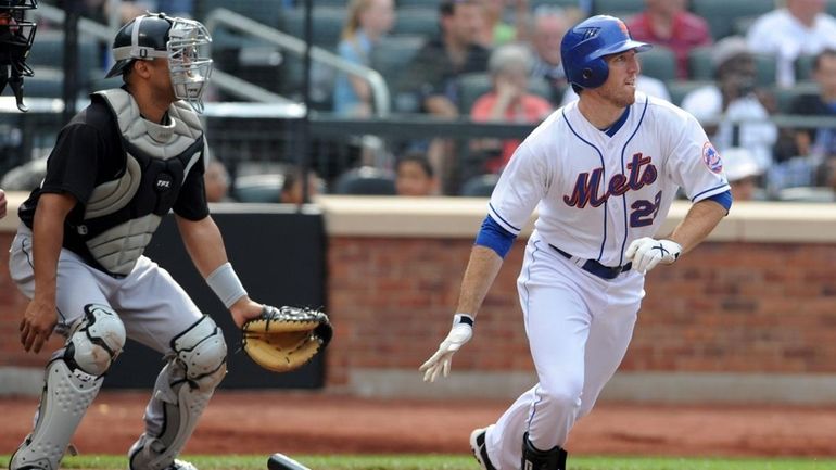 New York Mets first baseman Ike Davis (29) doubles in...