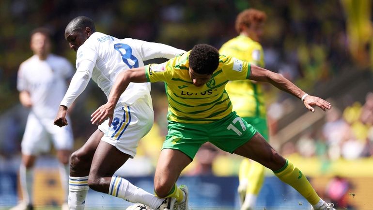 Leeds United's Glen Kamara, left, vies for the ball with...