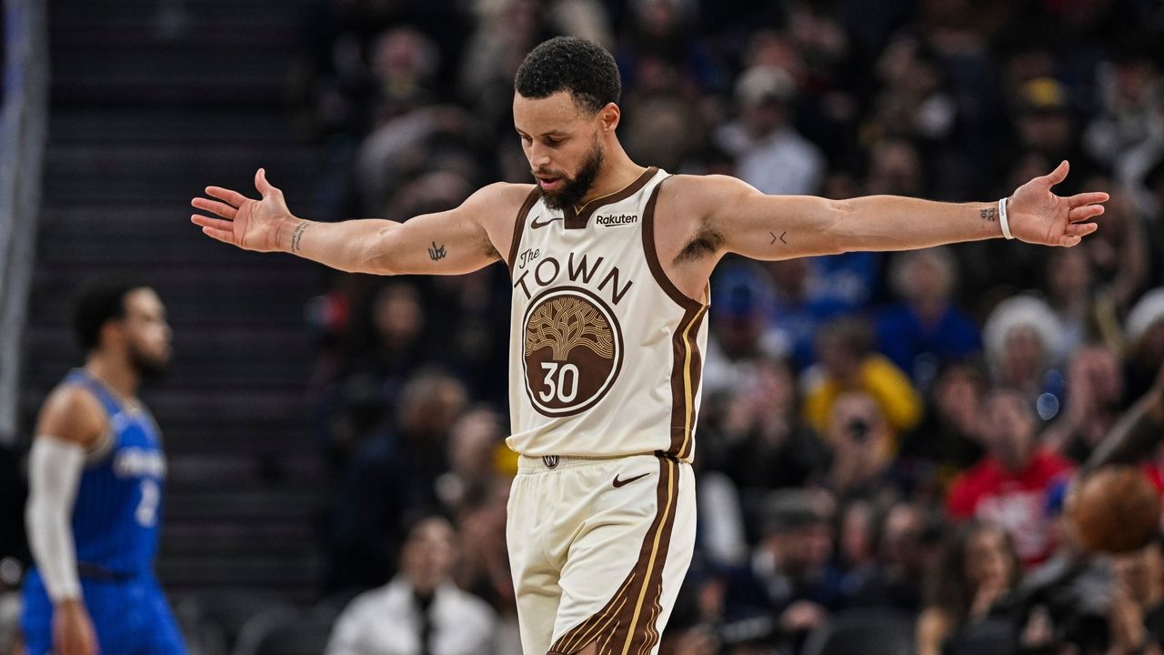 Stephen Curry's big second half carries Warriors past Magic 120-97 - Newsday