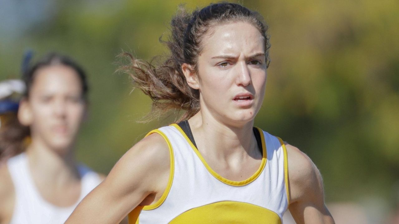 Commack's Fiona McLoughlin wins at Suffolk Coaches Invitational Newsday