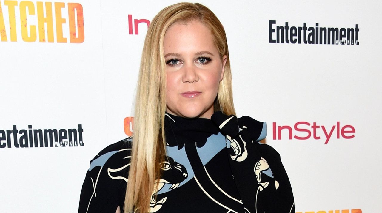 Amy Schumer returns to performing following her brief hospital stay