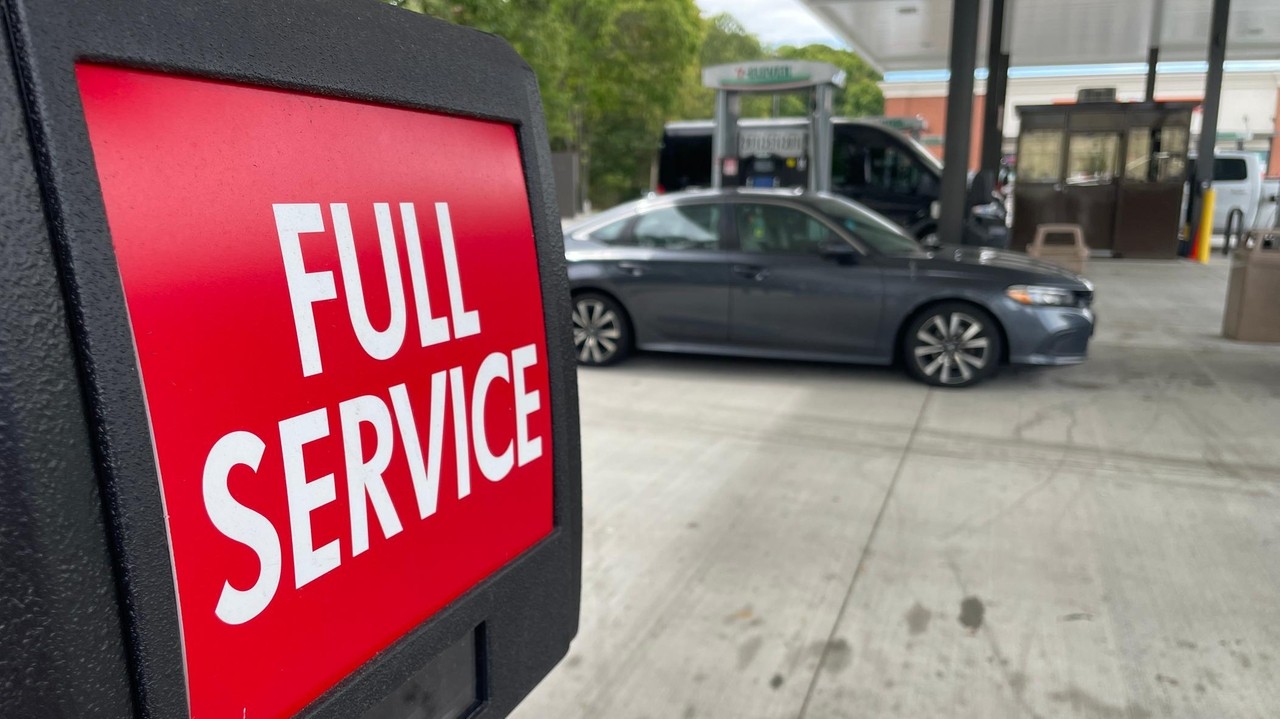 When it comes to pumping your own gas, Huntington remains a holdout ...