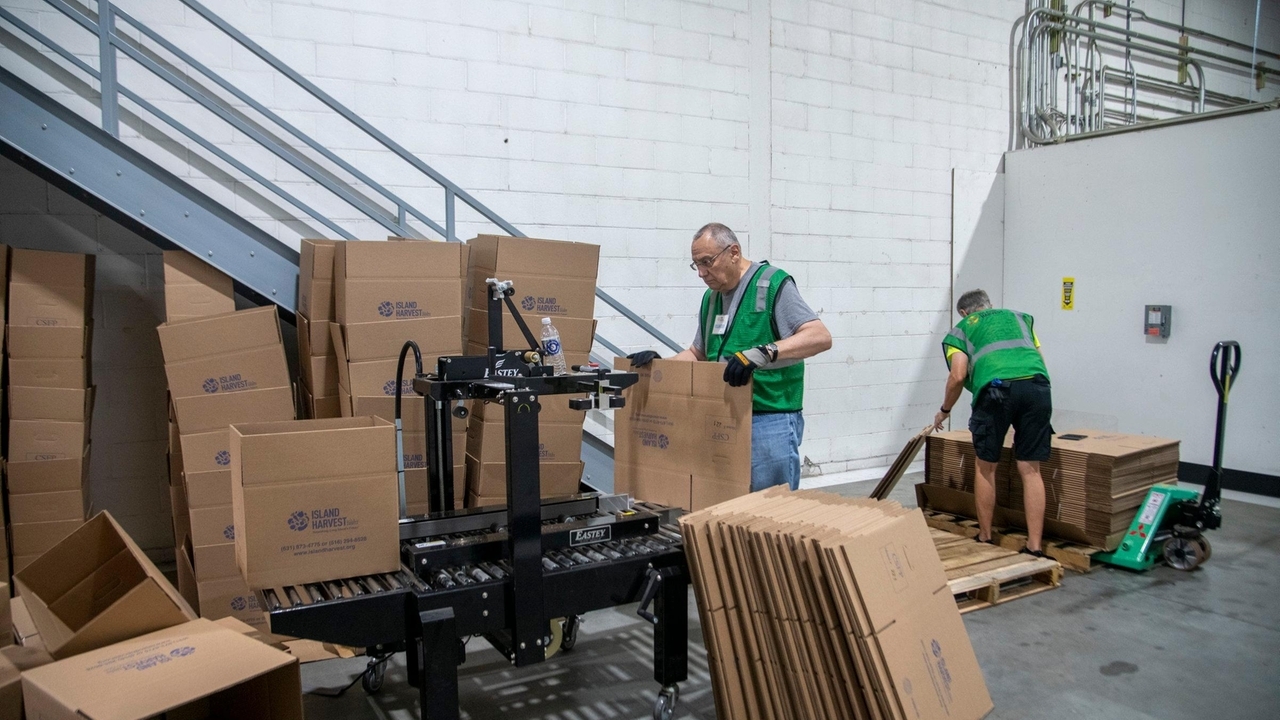 Long Island food banks partnering with corporations, hospitals to combat food insecurity - Vimarsana News