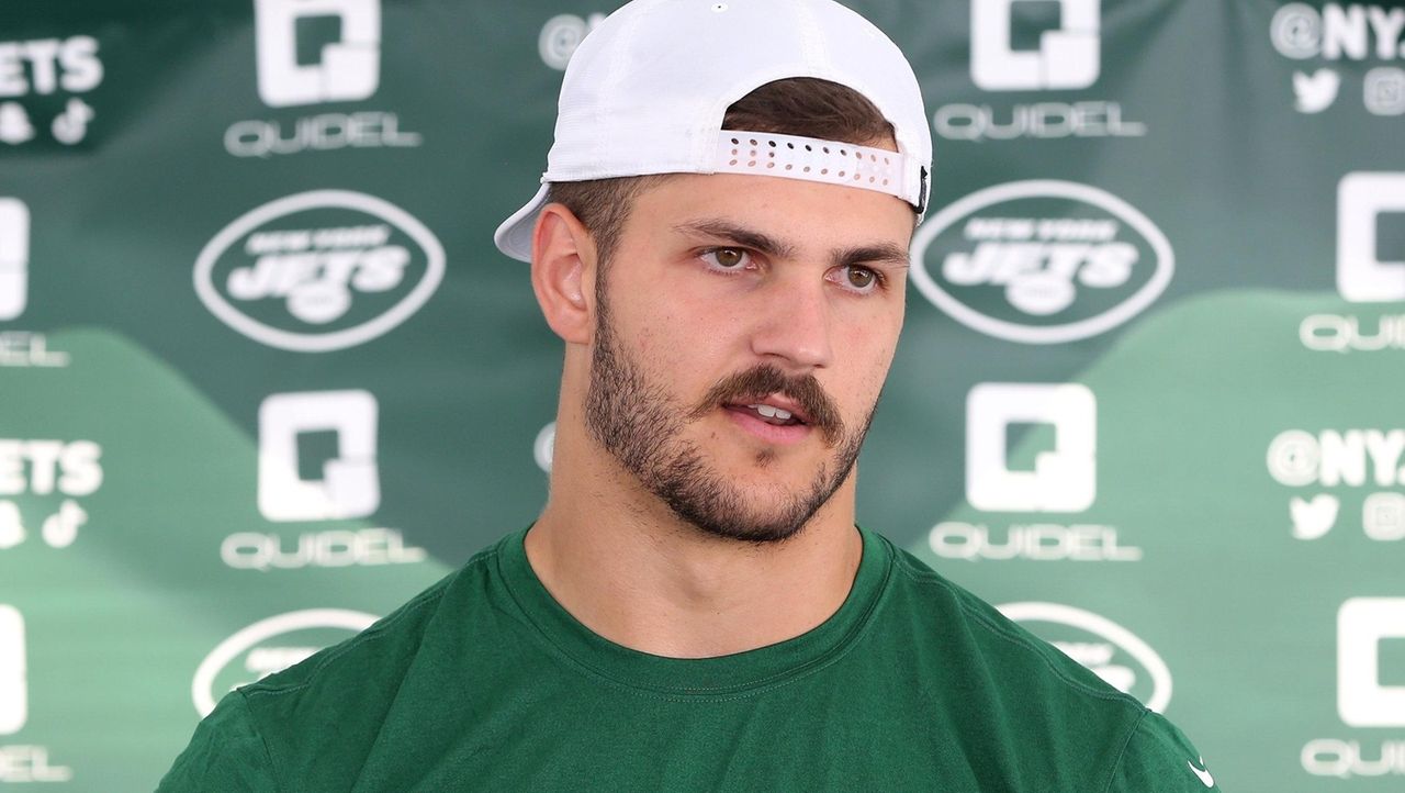 New York Jets tight end Jeremy Ruckert (89) warms up before an NFL