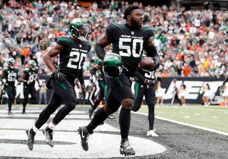 East Rutherford, New Jersey, USA: November 3, 2021, Cincinnati Bengals  cornerback Eli Apple (20) during a NFL football game against the New York  Jets at MetLife Stadium in East Rutherford, New Jersey.