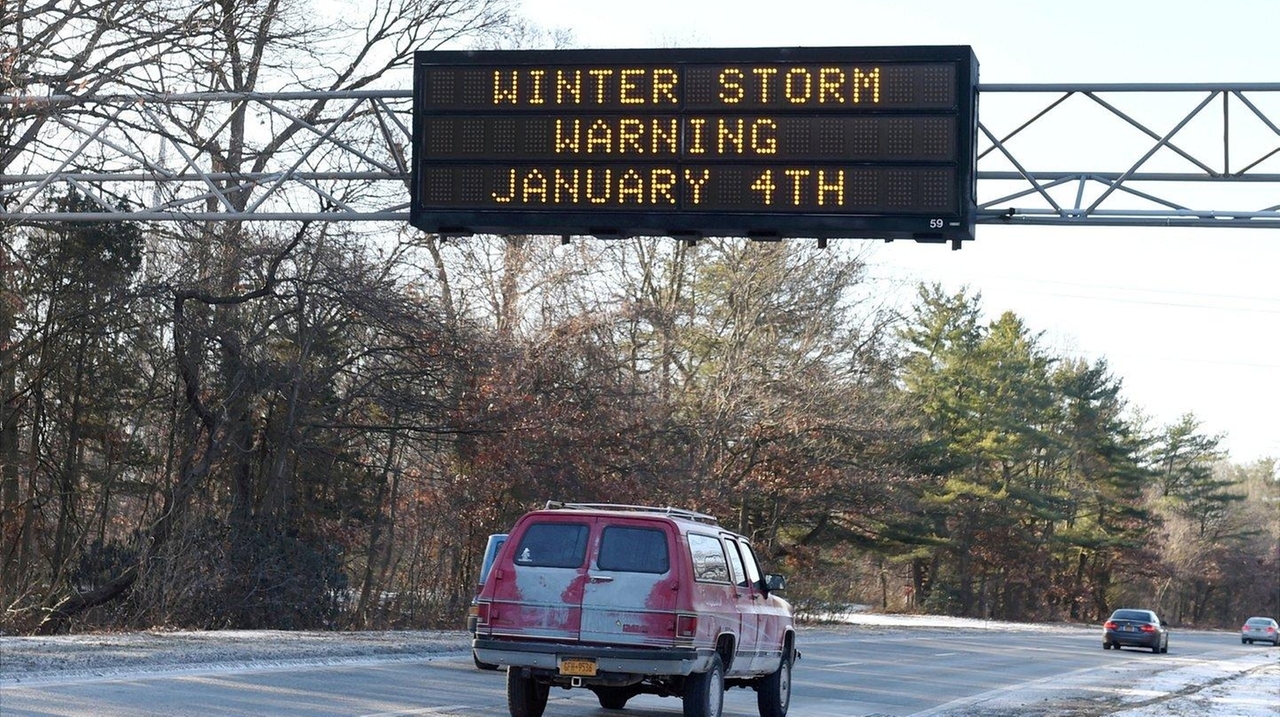 Long Island prepares for Thursday’s bombogenesis snowstorm - Newsday
