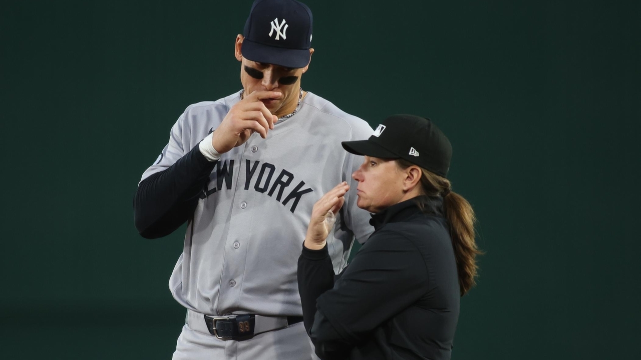 Yankees give umpire Jen Pawol solid reviews for her work behind the plate