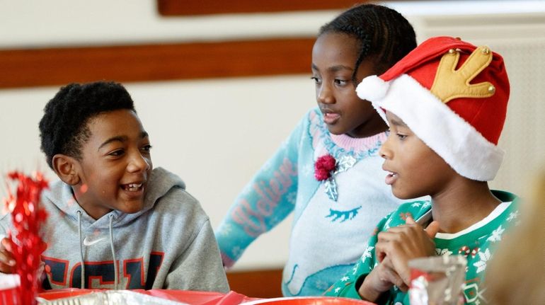 K'Dreese Turner, 10, left, Ke'Miyah Bush, 5, center, and Kentrell...