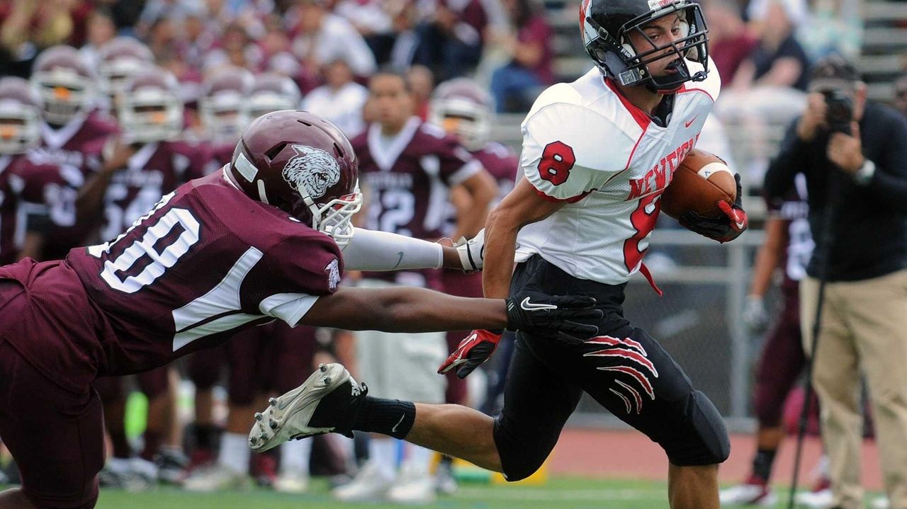 Joe Laterra's 2 touchdown catches leads Newfield - Newsday