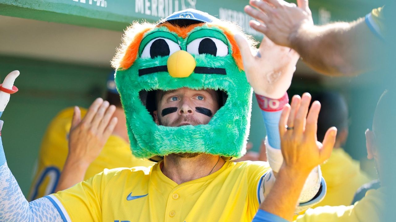 Romy Gonzalez hits a first-inning homer and Red Sox go on to beat