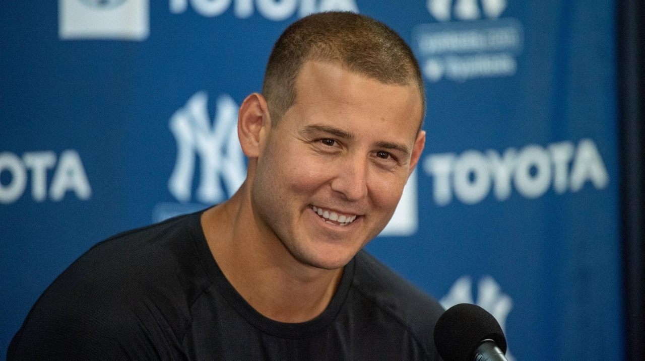 Anthony Rizzo happy to be back with Yankees, and Aaron Boone is happy ...