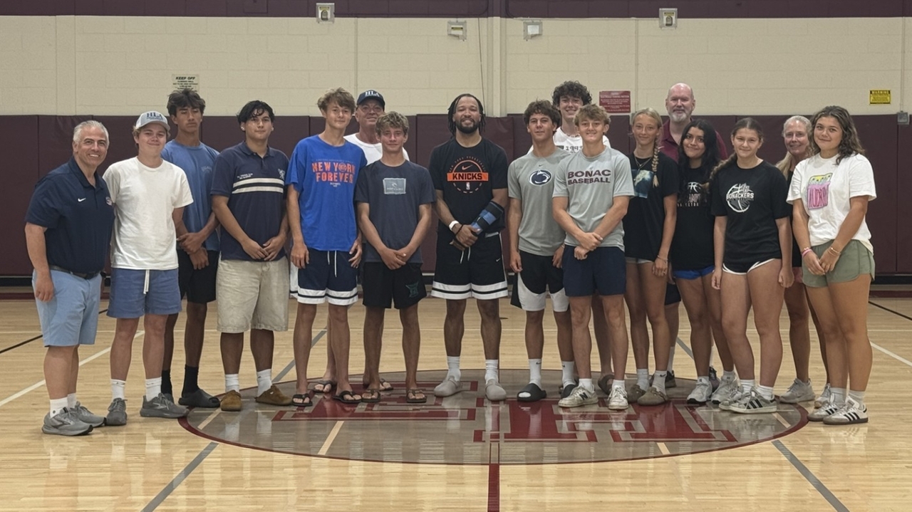 Knicks' Jalen Brunson shows East Hampton high school athletes how he works out
