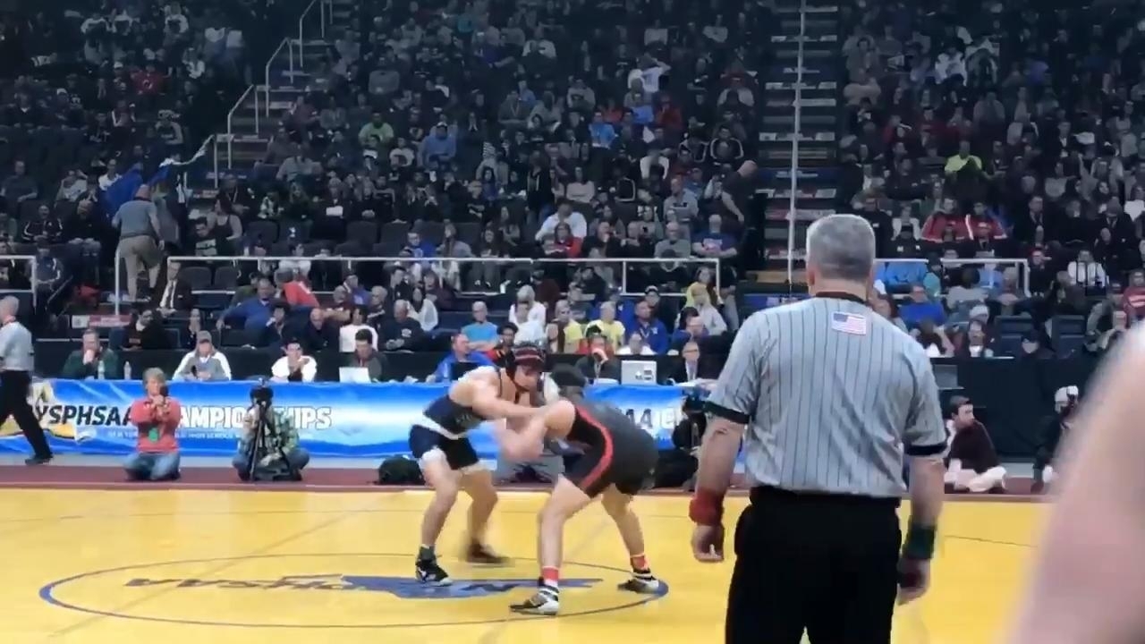 Half Hollow Hills East's Jonathan Spadafora edged in state wrestling ...