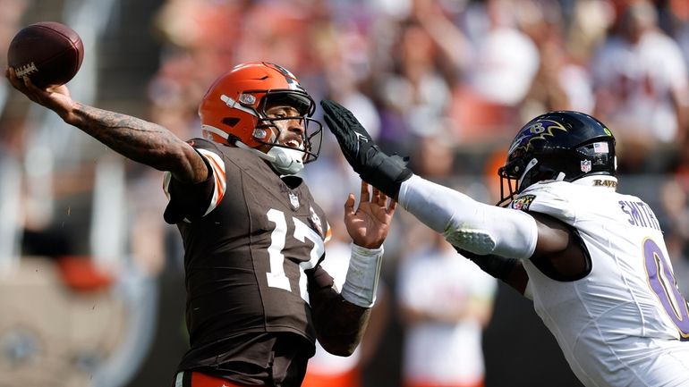 Watson debuts for Browns; Jets' Wilson injures right knee