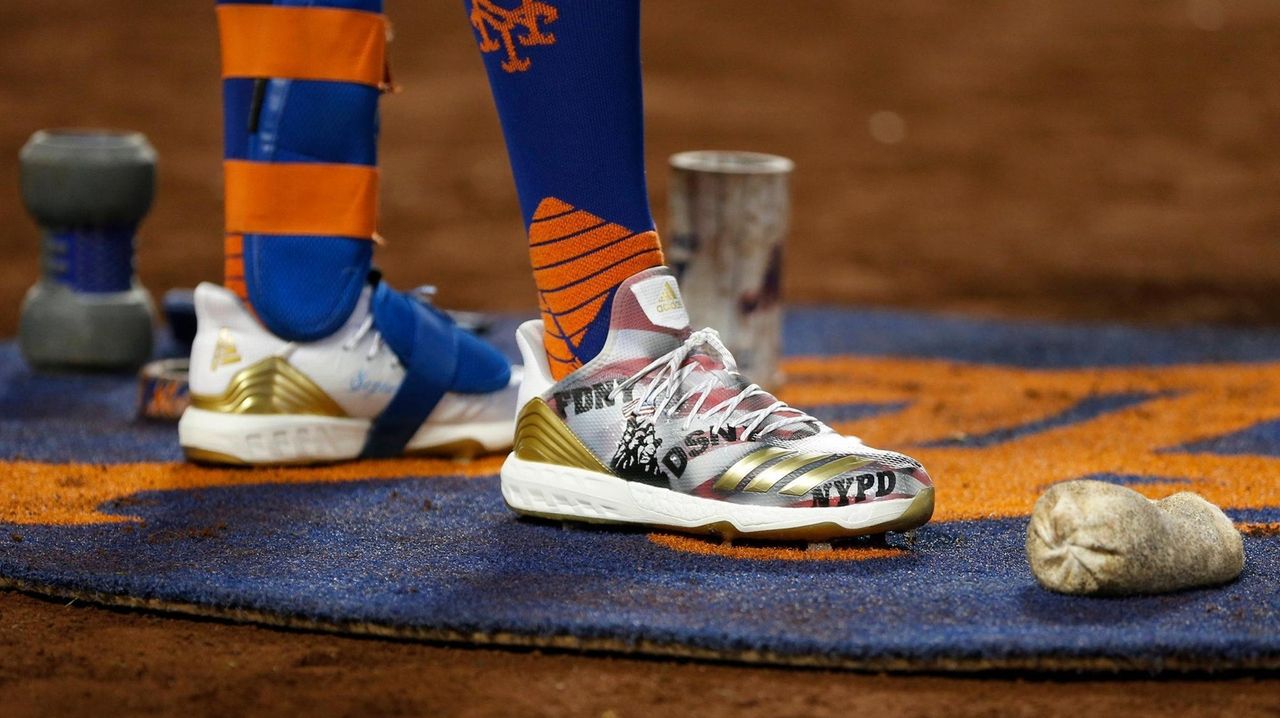 Aaron Judge wearing custom cleats in tonight's Yankees-Mets 9/11 game 🙏  (📸 : @espn_images)