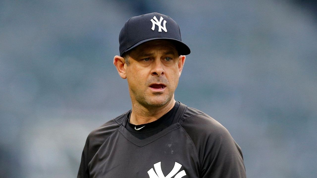 Padres eyeing Yankees' in-limbo Aaron Boone for manager role