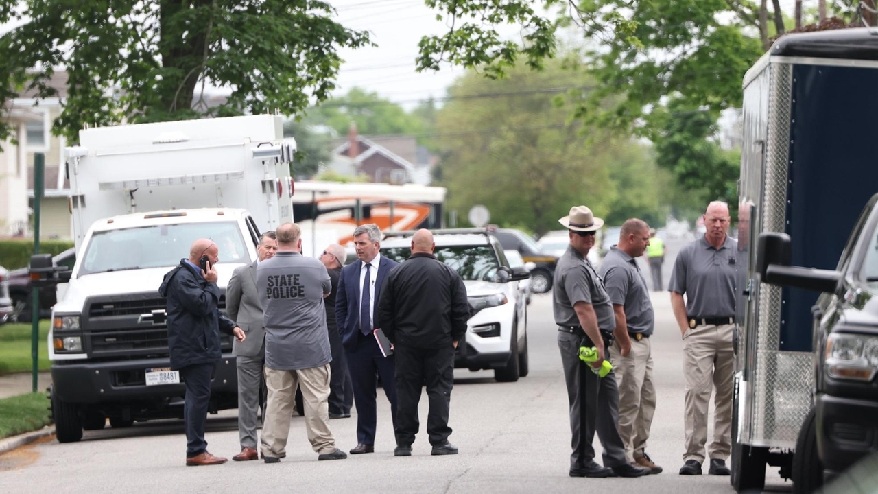 Gilgo Beach killings: Police search suspected serial killer Rex Heuermann's house, lawyers say - Vimarsana News
