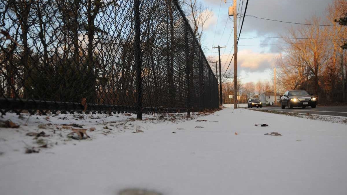Long Island gets first snowstorm of season - Newsday