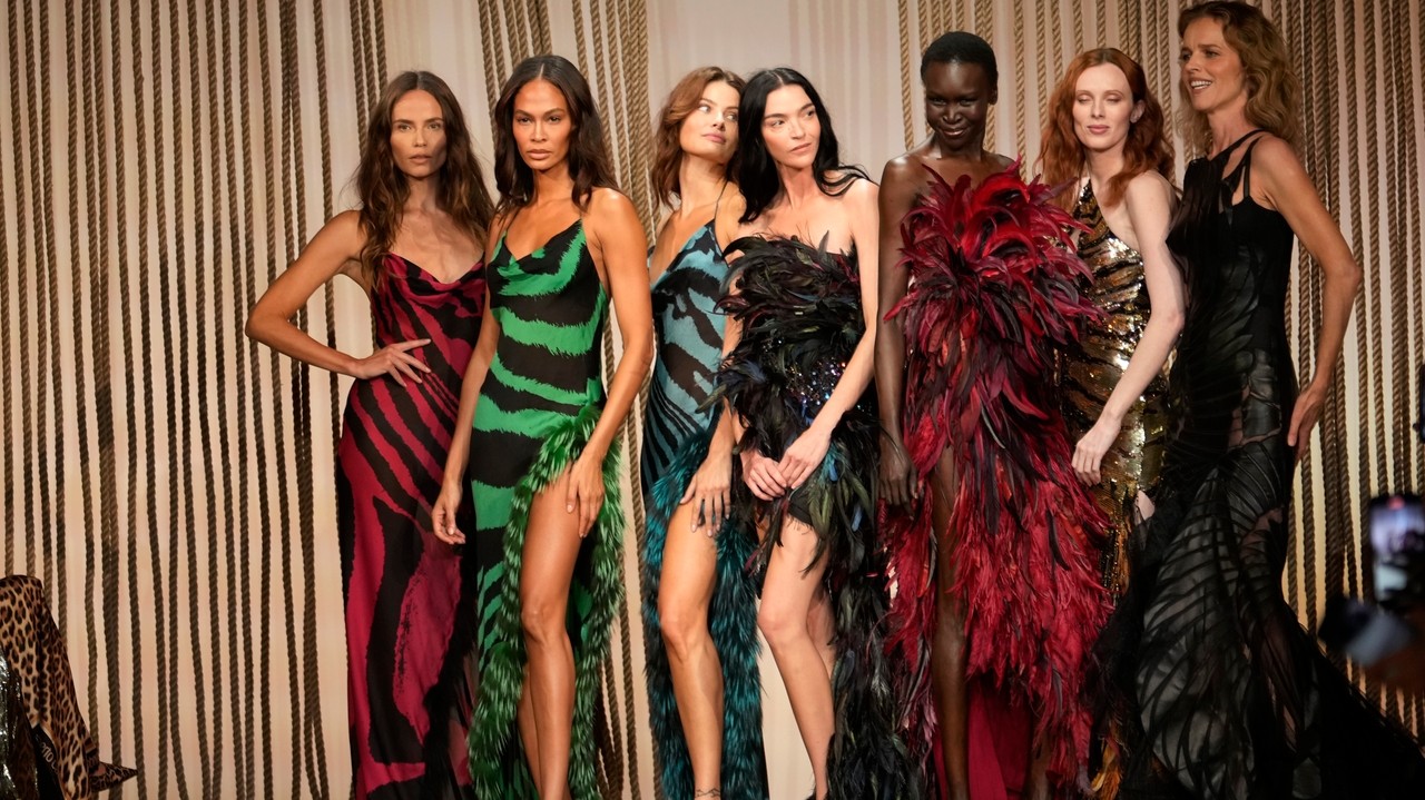 Supermodels from the 1990s and 2000s pay sizzling homage to Roberto ...