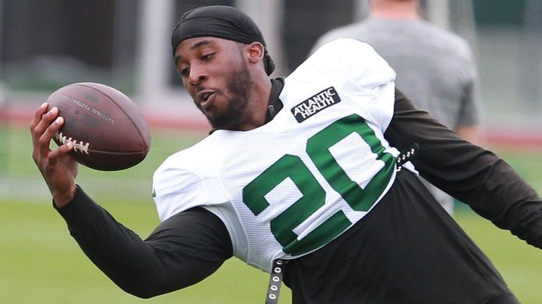 Jets RB Breece Hall supports Wichita flag football league