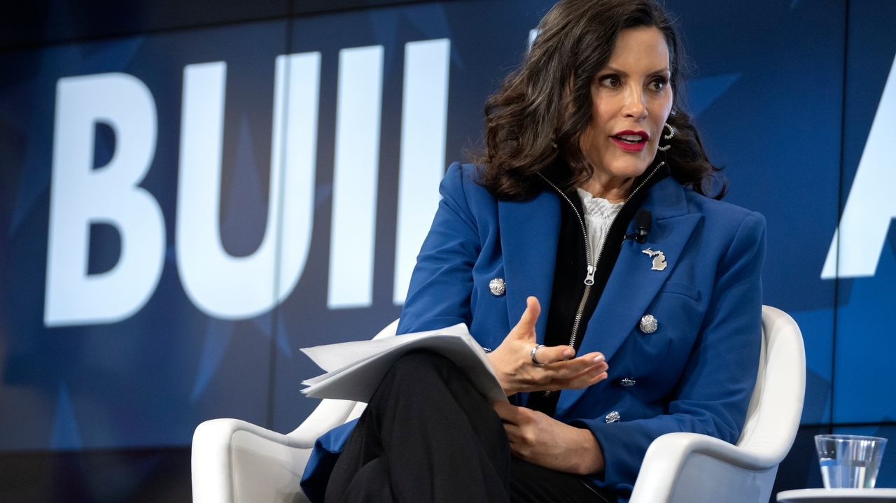 Trump offers rare praise for Michigan Gov. Whitmer as she appears with ...