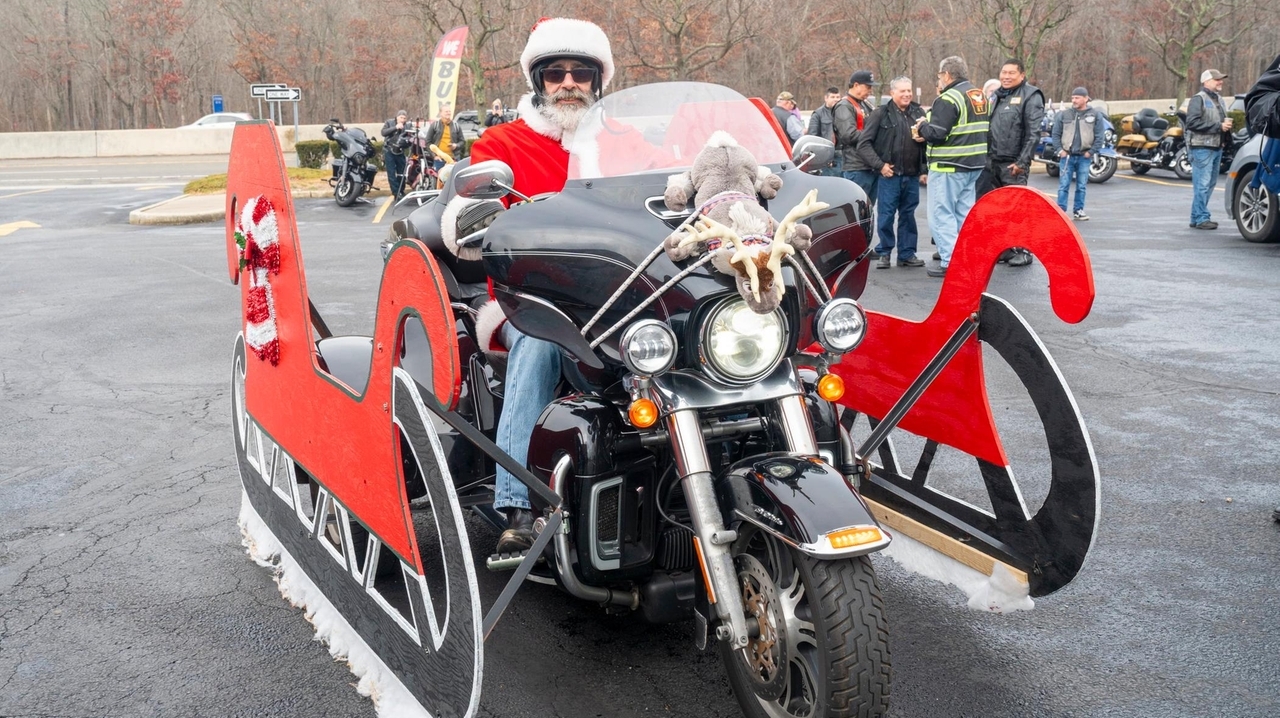 Harley riders deliver holiday presents to Ronald McDonald House in New ...