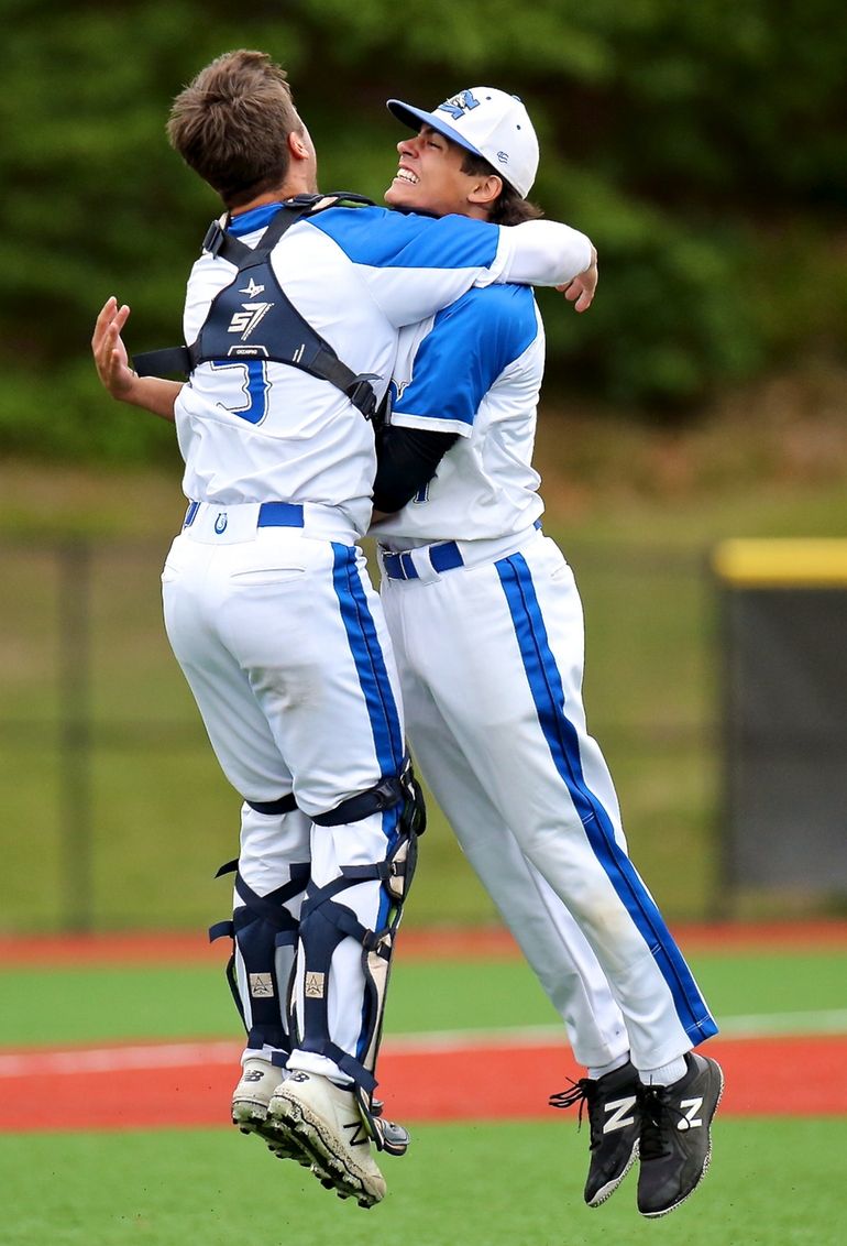 Calhoun handles adversity against Division, wins Game 3 of Nassau