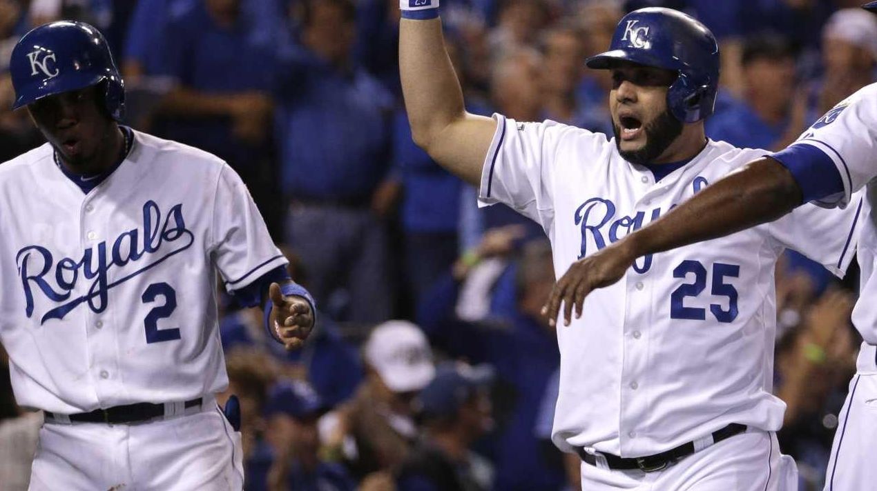 Dallas Keuchel pitches Astros past Royals, take 2-1 lead in ALDS