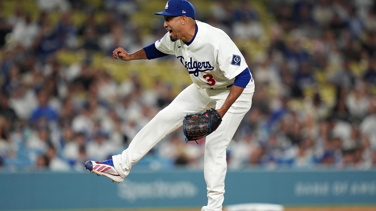 Cue the trumpet: Edwin Díaz returns to earn save for the Dodgers