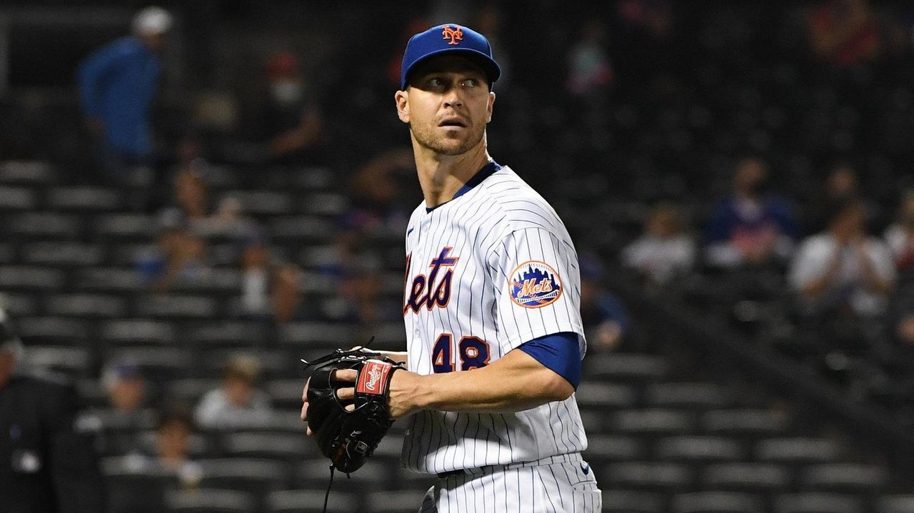 DeGrom's shutout streak ends at 31 innings, Mets top Phils