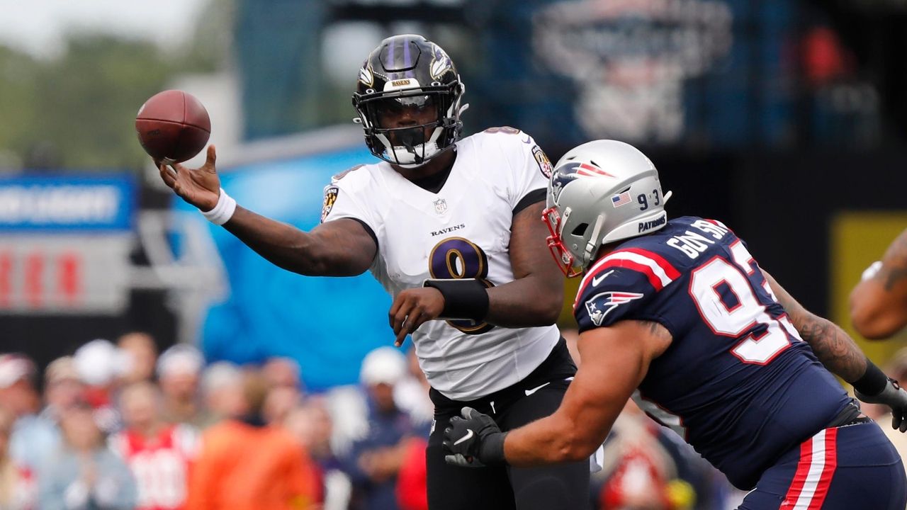 Lamar Jackson scores 5 touchdowns as the Ravens beat the Patriots 37-26