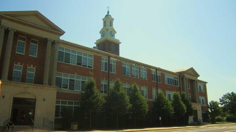 Lindenhurst Middle School, part of the Lindenhurst Union Free School...