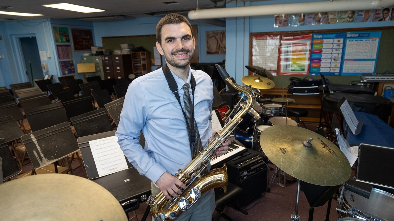 Long Island teacher has students play modern tunes with a jazz twist