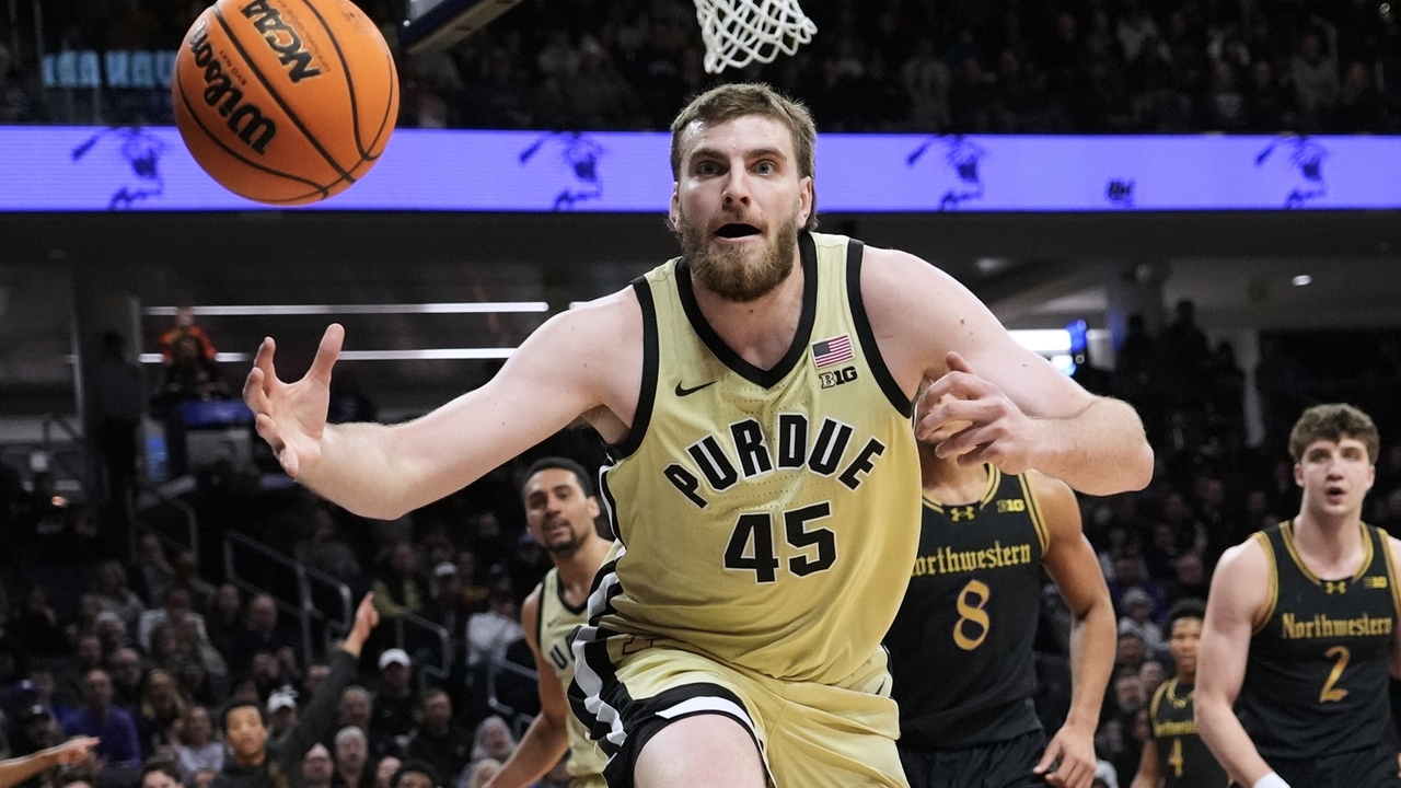 C.J. Cox rallies No. 15 Purdue past Nick Martinelli and