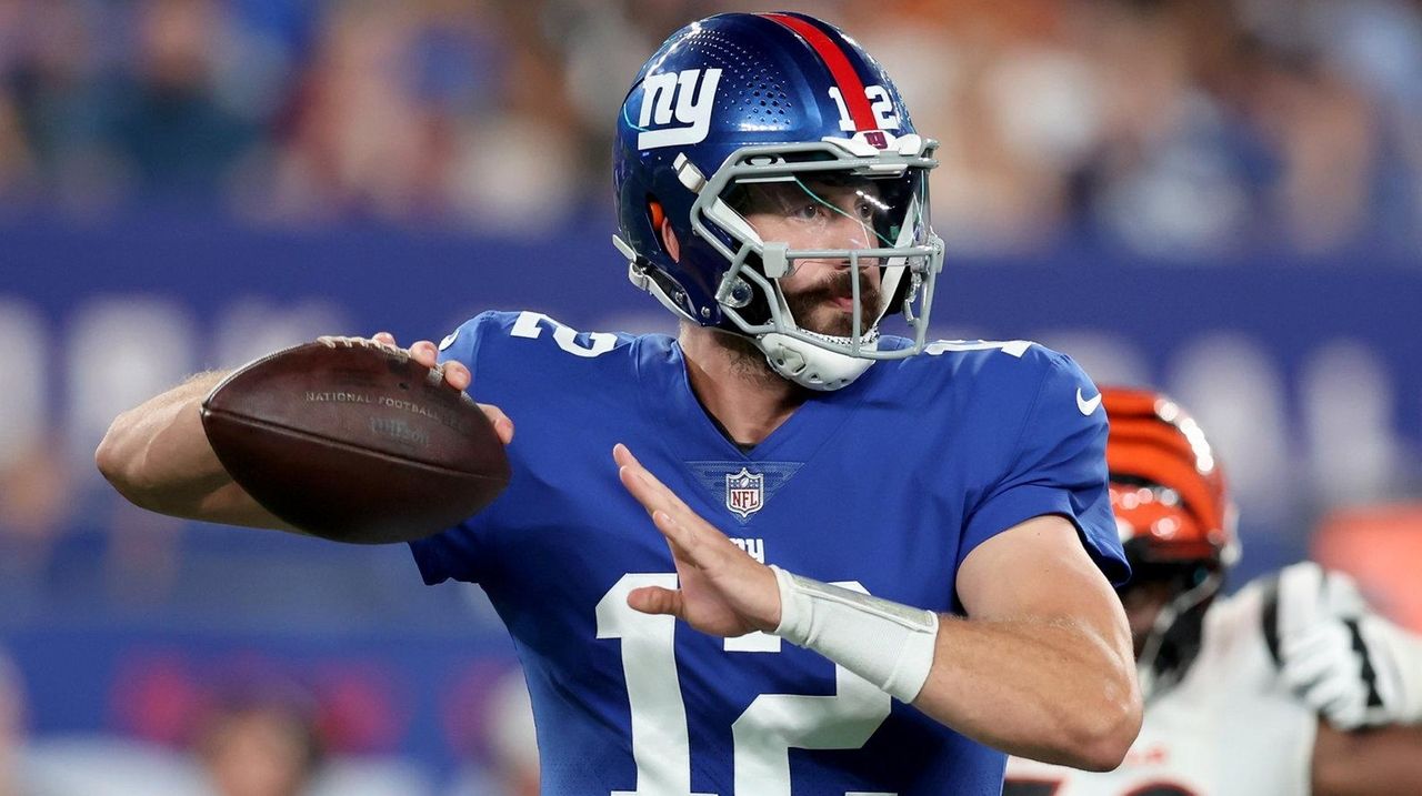 New York Giants quarterback Davis Webb (12) drops back to make a