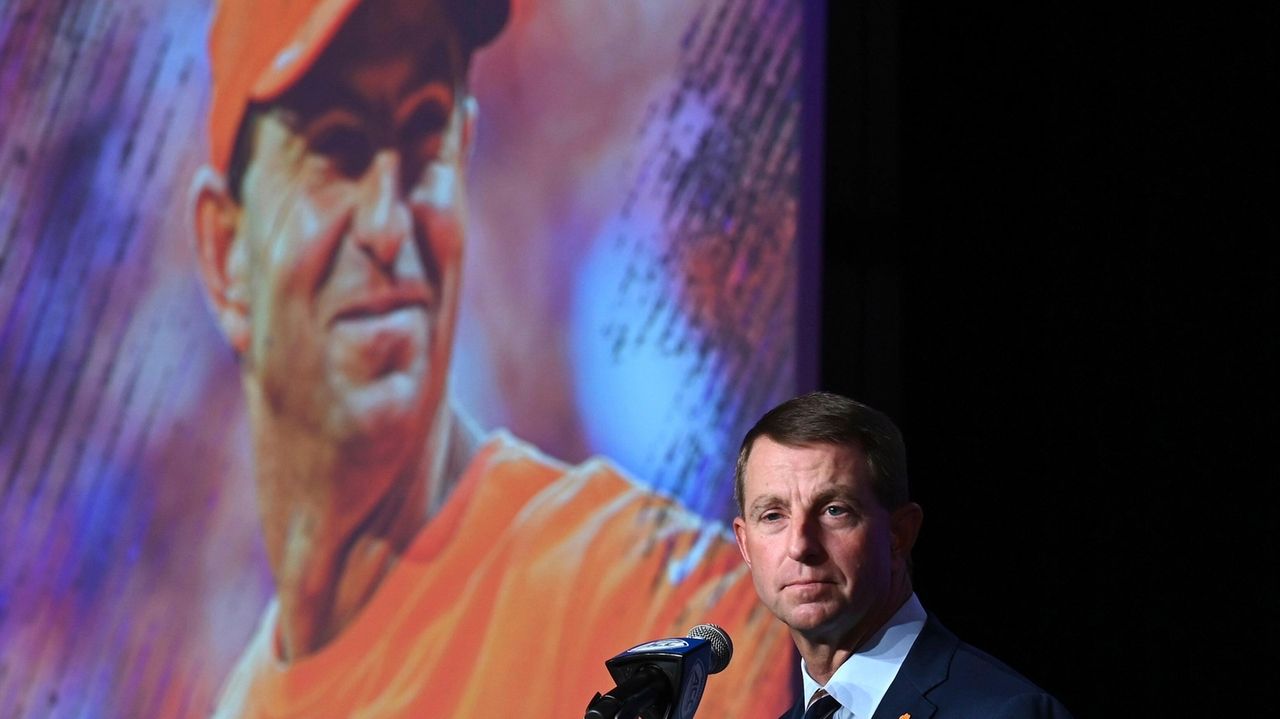 Swinney explains why Higgins could have benefited from another