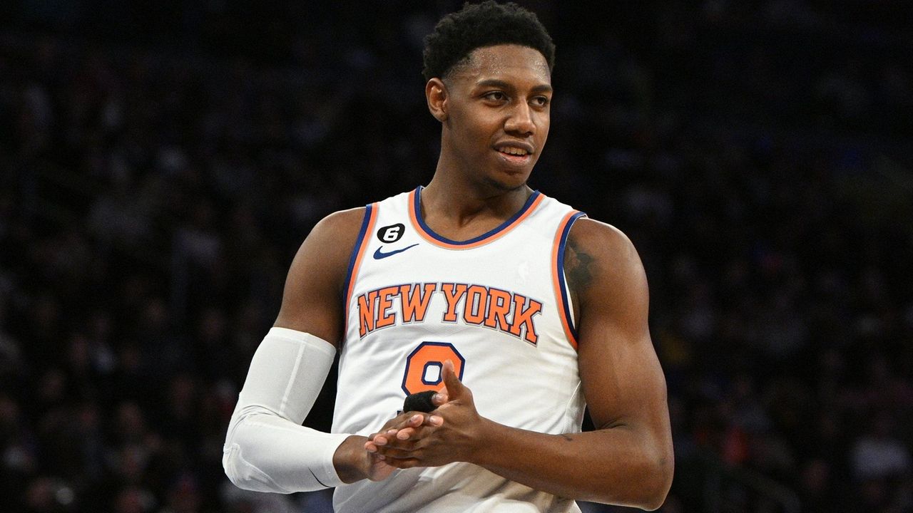 Knicks, RJ Barrett flop in opener at empty MSG