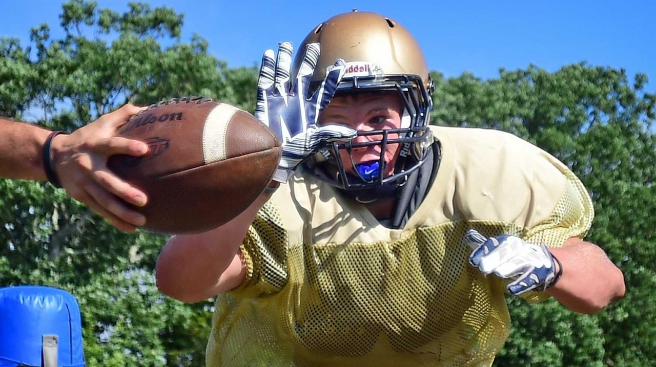 Bayport-Blue Point football practice - Newsday