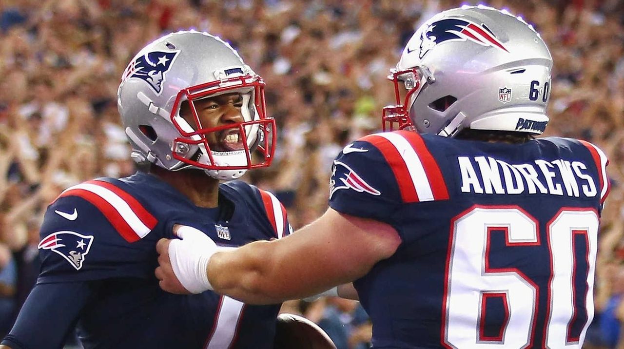 New England Patriots quarterback Jacoby Brissett (7) passes