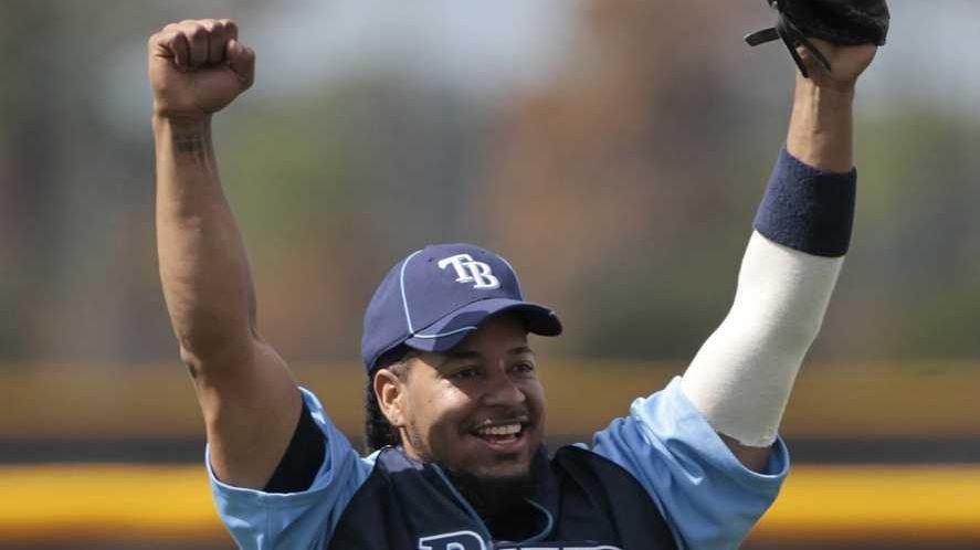 Photo: Dodger Manny Ramirez gestures during practice