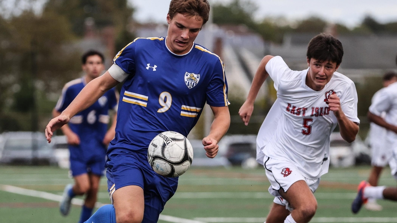 Joe Carlino's goal with 8:11 left gives East Islip boys a tie with West ...