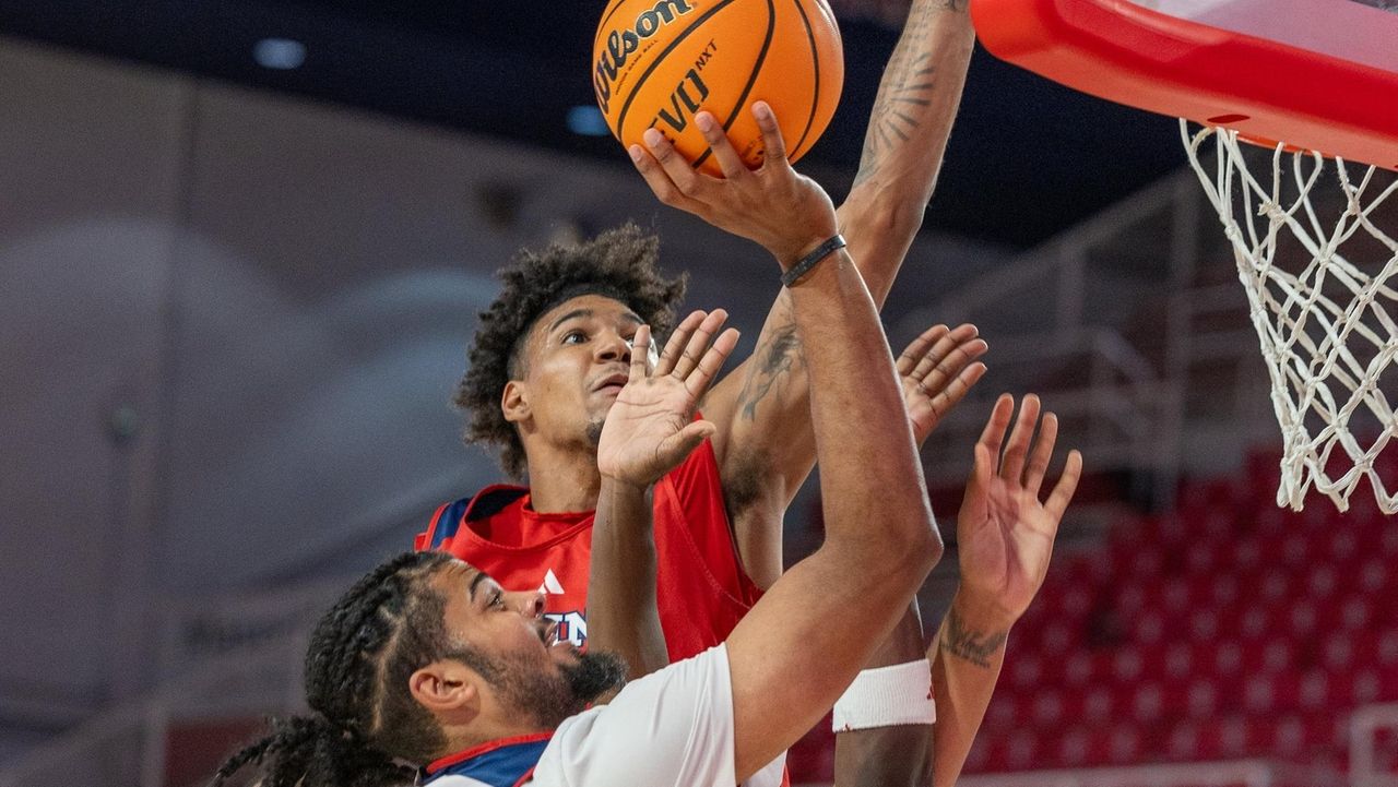 Rick Pitino puts Dillon Mitchell in St. John's starting lineup