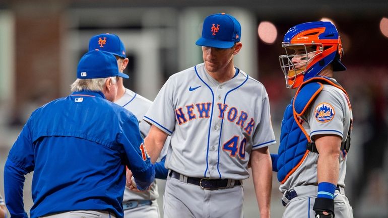 New York Mets manager Buck Showalter left, relieves starting pitcher...