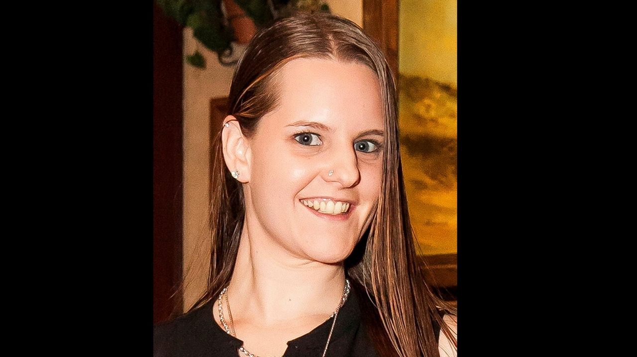 Long Island child therapist Renee Hoberman charged with distribution of