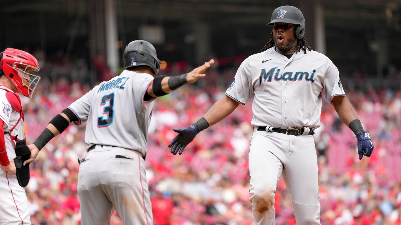 Rangers rally past Marlins for 5th straight win