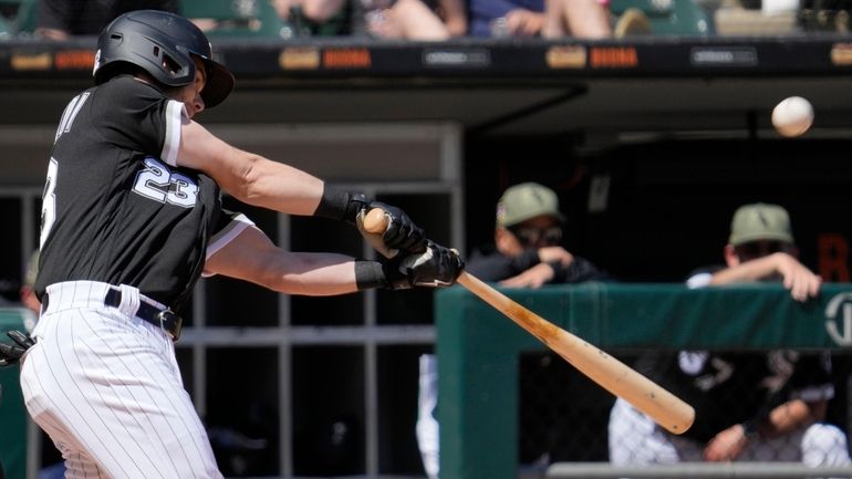 Chicago White Sox's Andrew Benintendi hits a sacrifice fly to...