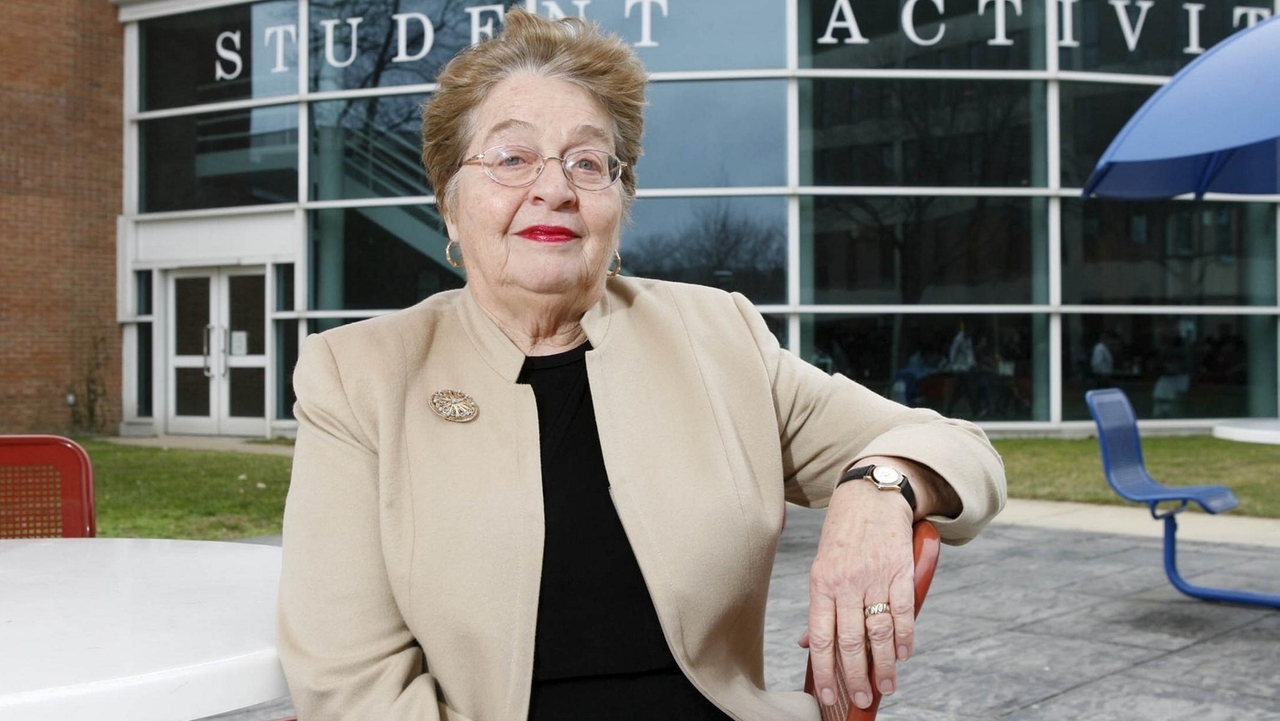Shirley Strum Kenny, first woman to serve as president of Stony Brook ...